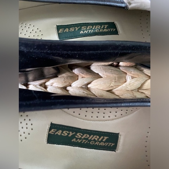 Vintage 90s Easy Spirit black leather block heels in size 8 - Picture 2 of 5